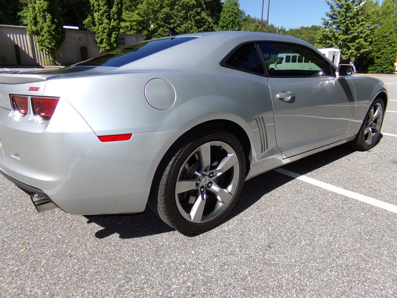 Used 2010 Chevrolet Camaro SS RWD image 6
