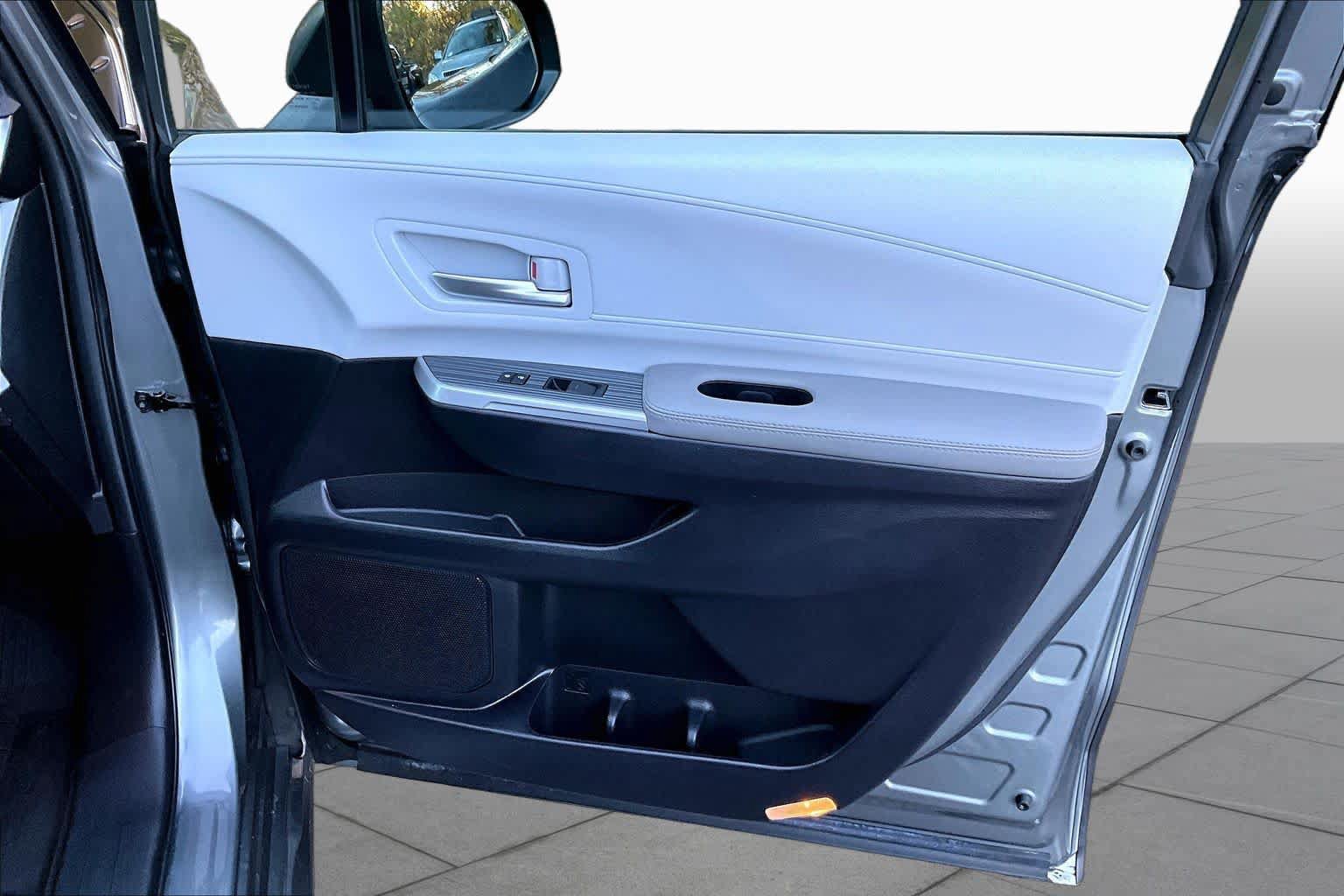 Certified 2026 Toyota Sienna XLE FWD image 22