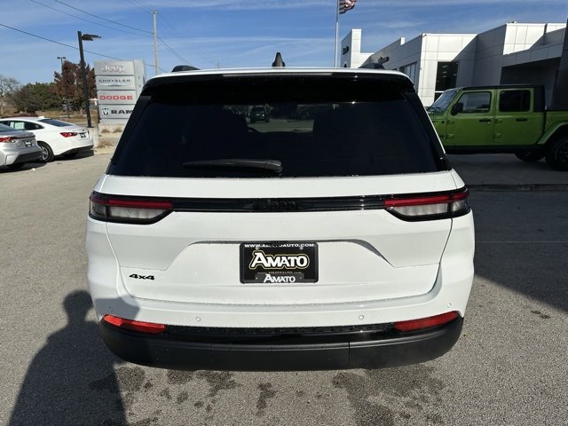 New 2025 Jeep Grand Cherokee Altitude image 7