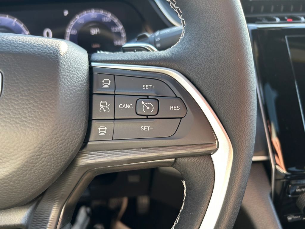 New 2025 Jeep Grand Cherokee L Altitude image 15