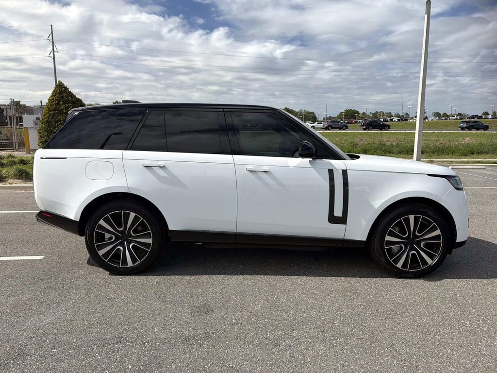 New 2026 Land Rover Range Rover SE image 6