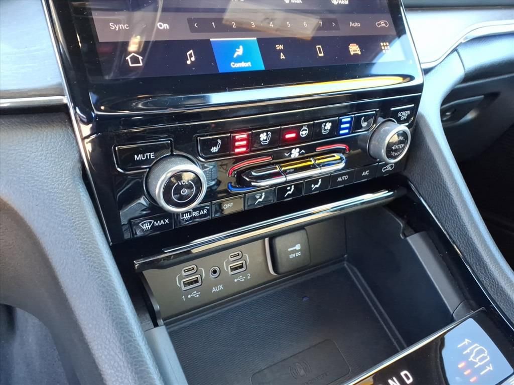 Used 2023 Jeep Grand Cherokee Overland w/ Luxury Tech Group IV image 27