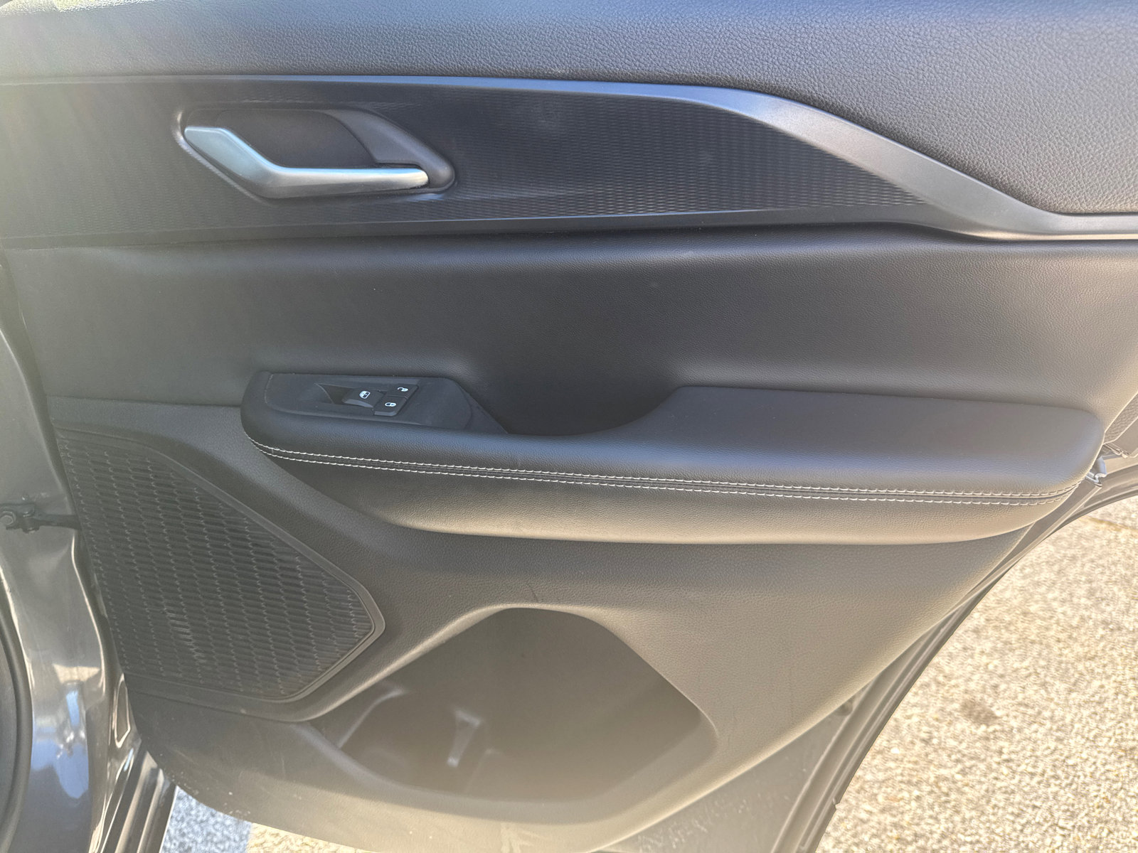 Used 2024 Jeep Grand Cherokee Laredo image 16