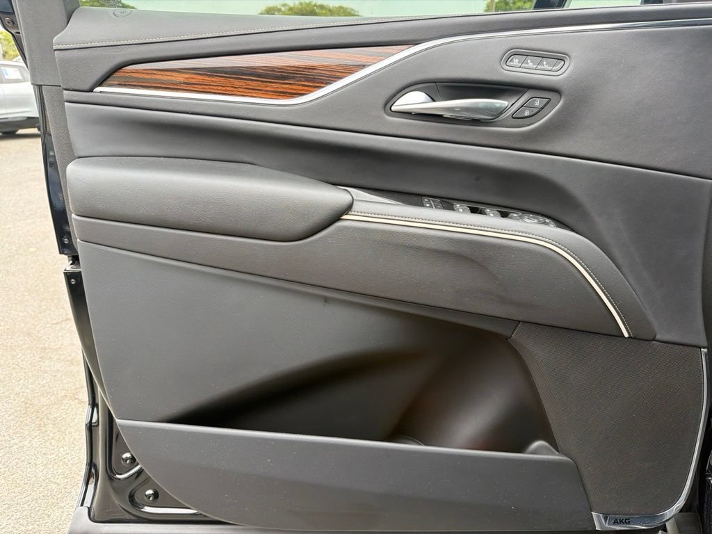 Used 2021 Cadillac Escalade Premium Luxury AWD/4WD image 8