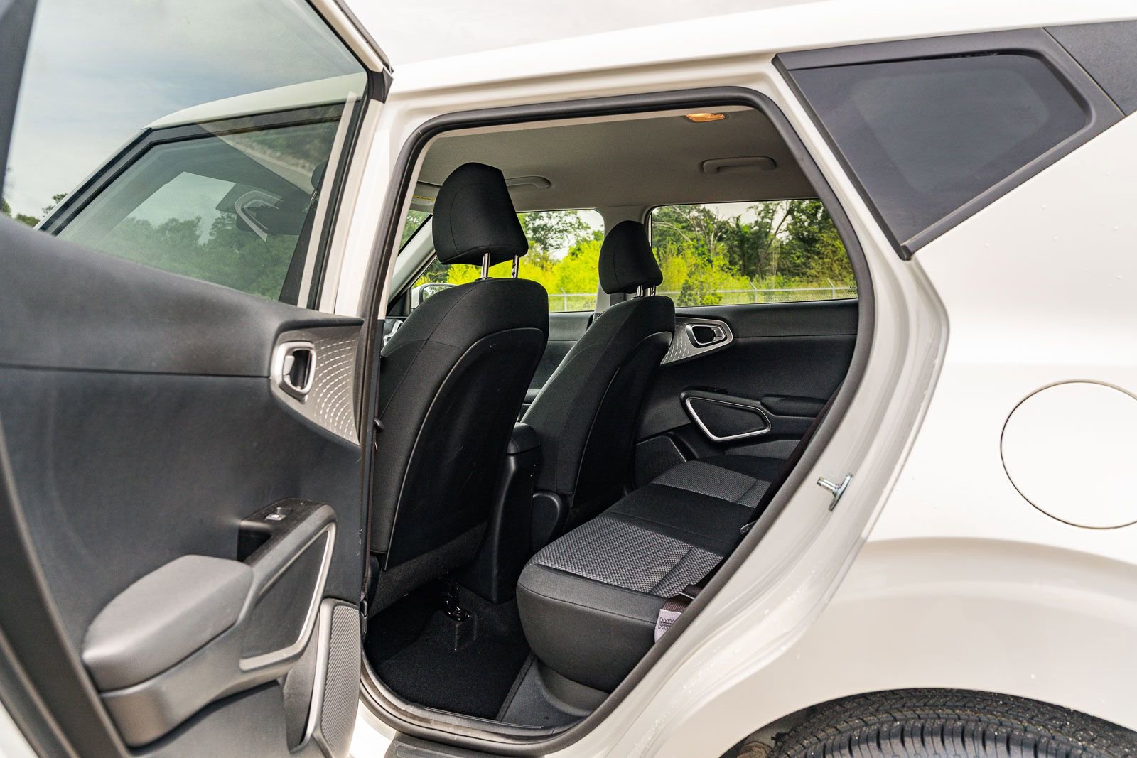 Used 2025 Kia Soul LX w/ LX Technology Package FWD image 17