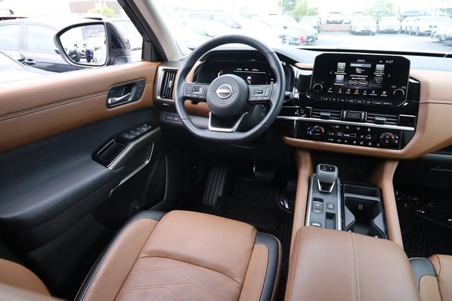 Certified 2025 Nissan Pathfinder Platinum w/ Cargo Package FWD image 25