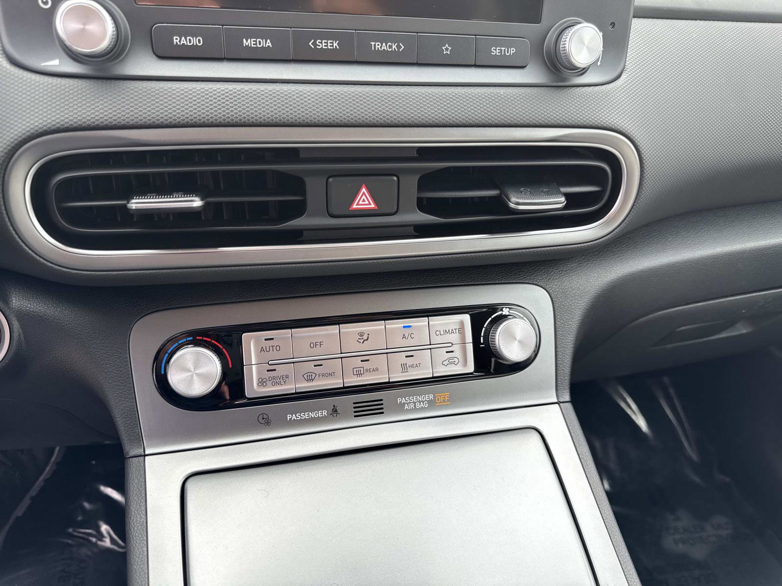 Used 2023 Hyundai Kona SE FWD image 22