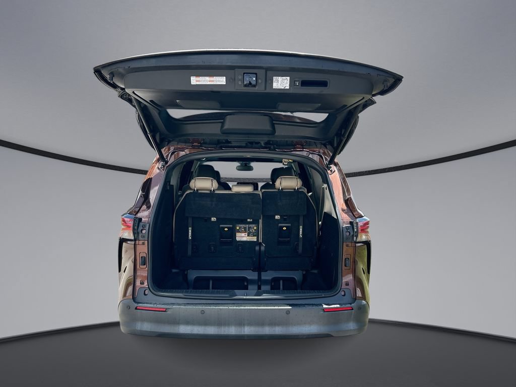 Certified 2021 Toyota Sienna XLE FWD image 32