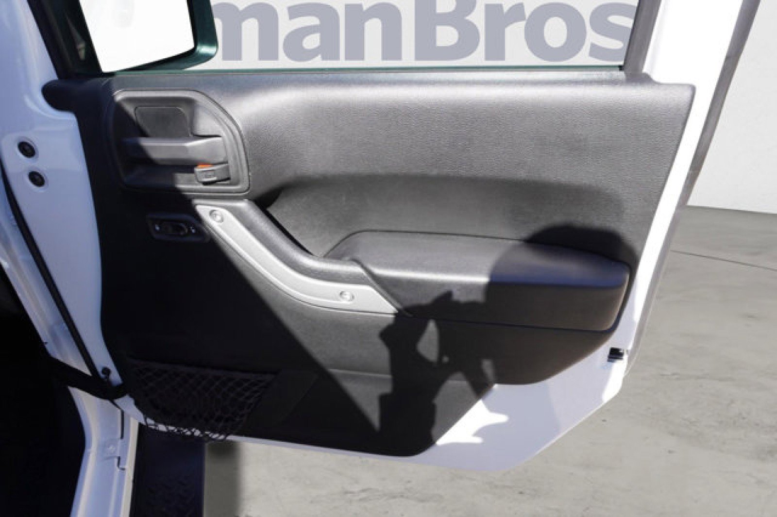 Used 2018 Jeep Wrangler Sahara w/ Connectivity Group image 16