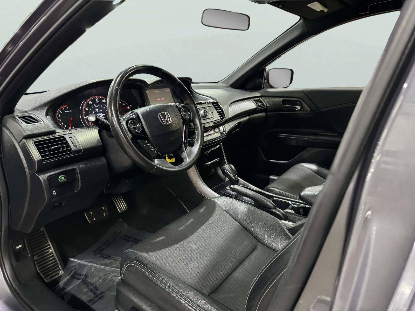 Used 2017 Honda Accord Sport image 13