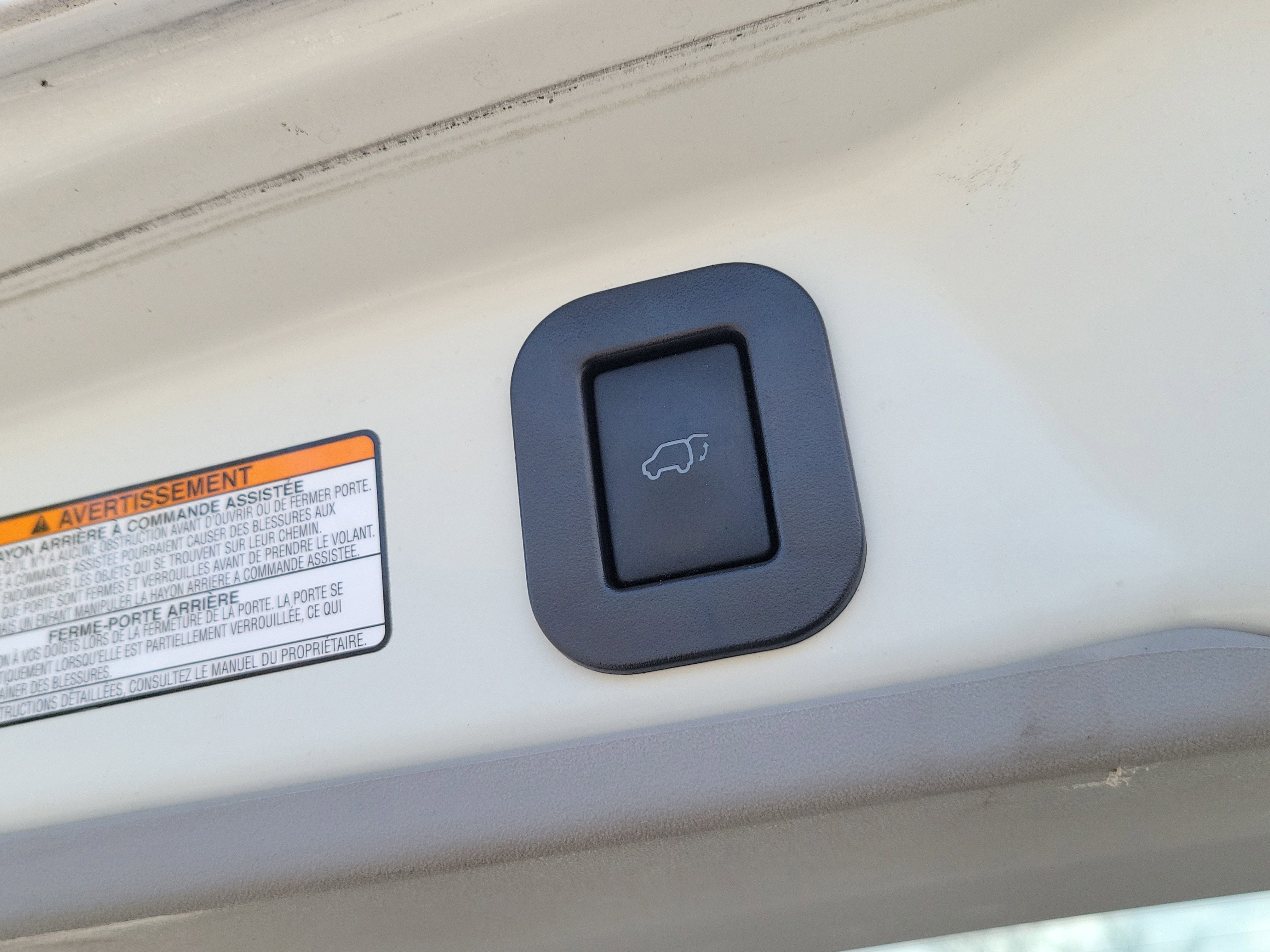 Used 2019 Toyota Sienna LE w/ Carpet Mat Package image 8