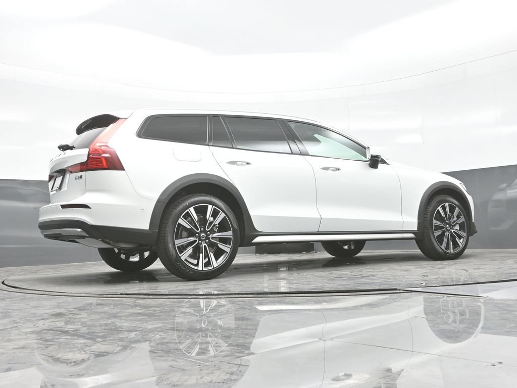 New 2026 Volvo V60 B5 Cross Country Ultra w/ Climate Package AWD/4WD image 29