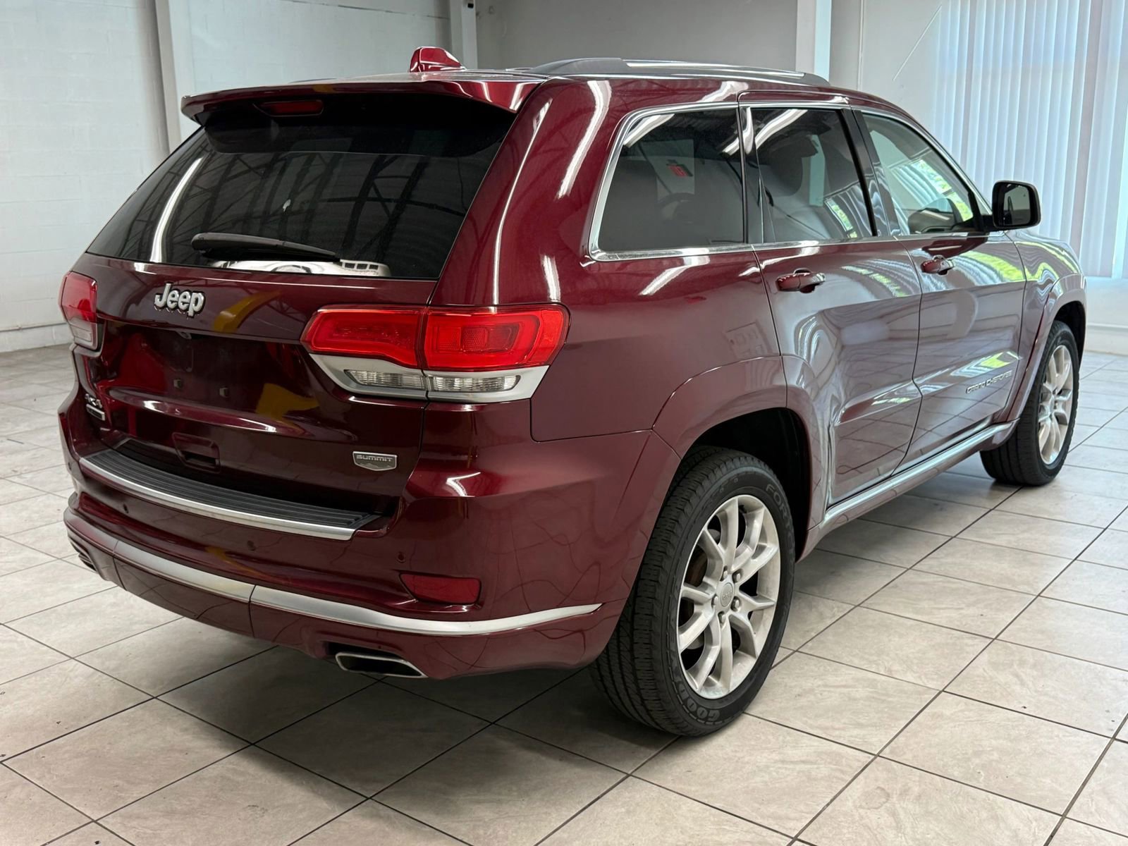 Used 2016 Jeep Grand Cherokee Summit w/ Platinum Series Group AWD/4WD image 9