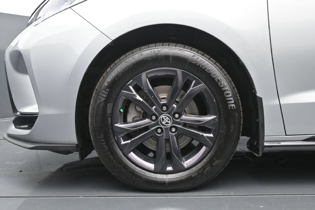 Used 2024 Toyota Sienna XSE AWD/4WD image 27