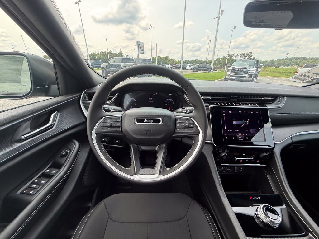New 2026 Jeep Grand Cherokee Laredo AWD/4WD image 9