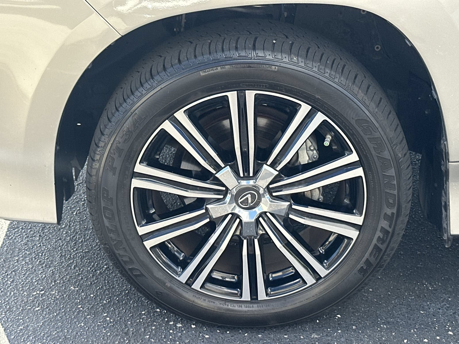 Used 2021 Lexus LX 570 4WD w/ Luxury Package image 13