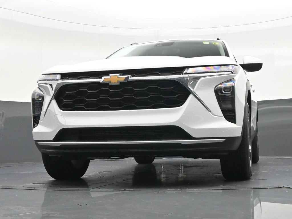 Used 2025 Chevrolet Trax LT FWD image 30