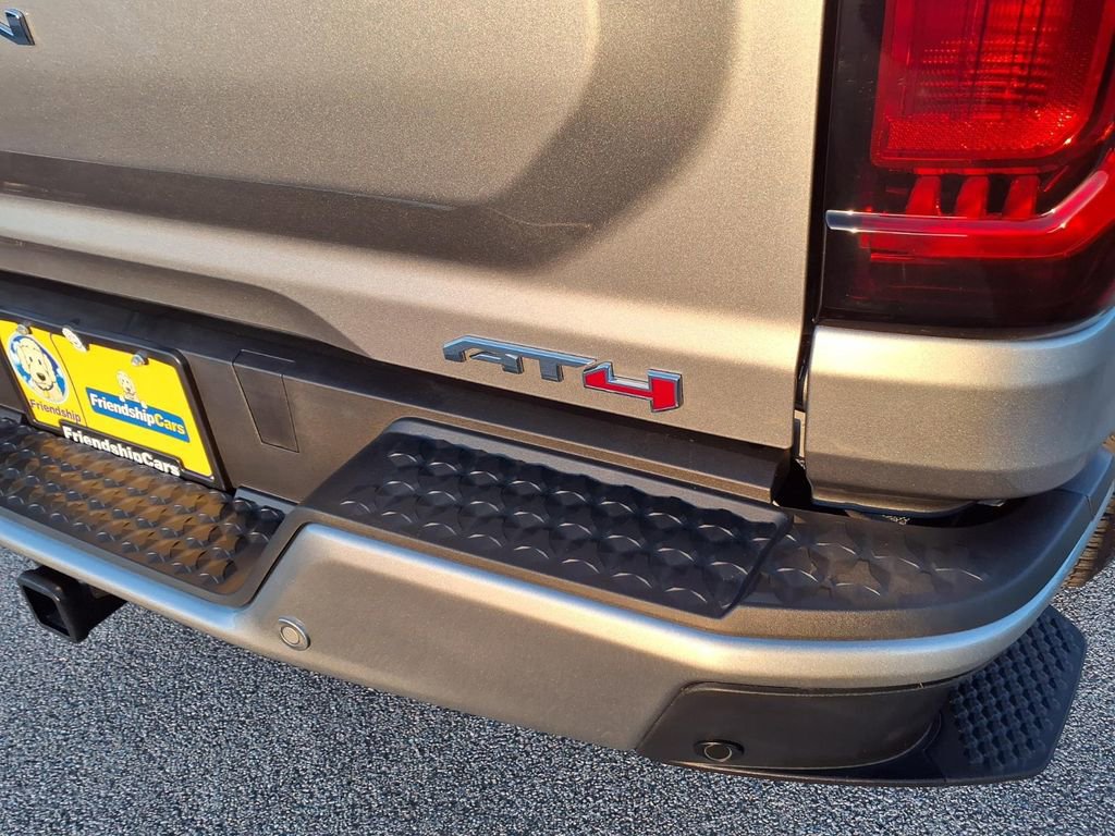 Used 2025 GMC Canyon AT4 image 8