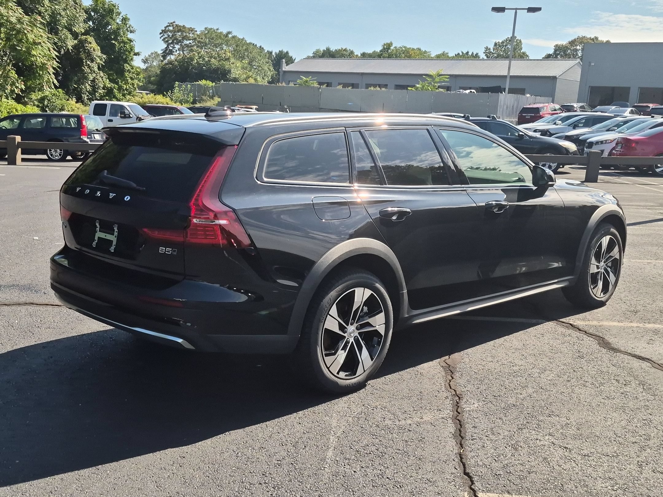 New 2026 Volvo V60 B5 Cross Country Plus w/ Climate Package AWD/4WD image 6