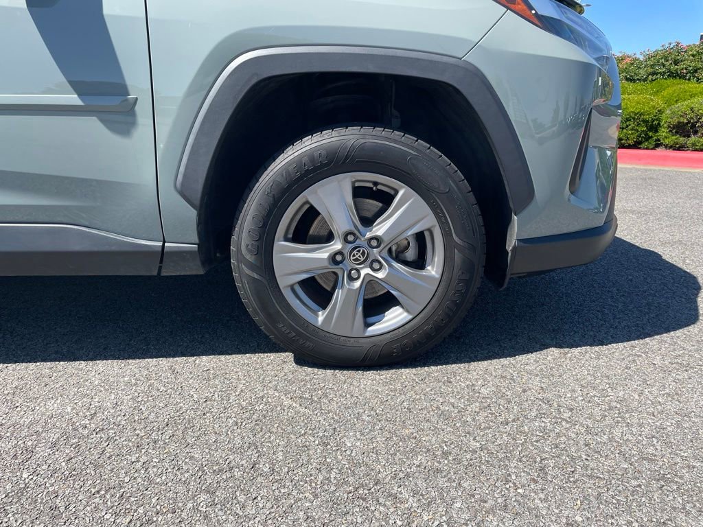 Used 2022 Toyota RAV4 XLE w/ Convenience Package FWD image 28