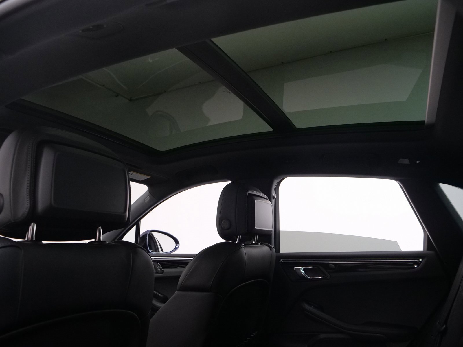 Certified 2025 Porsche Macan image 41