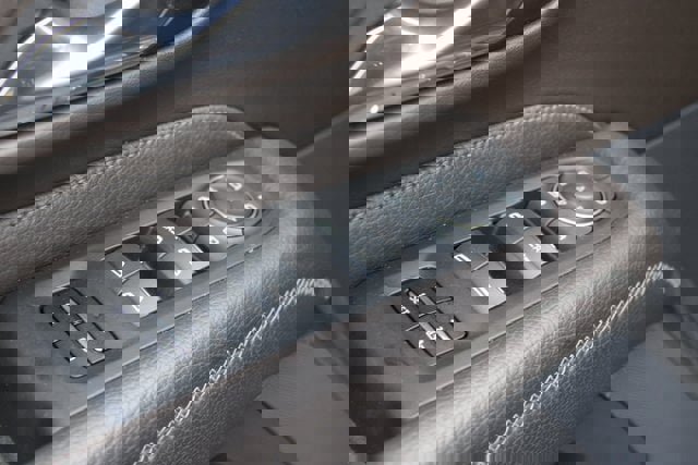 Used 2021 GMC Yukon Denali w/ Denali Premium Package image 25