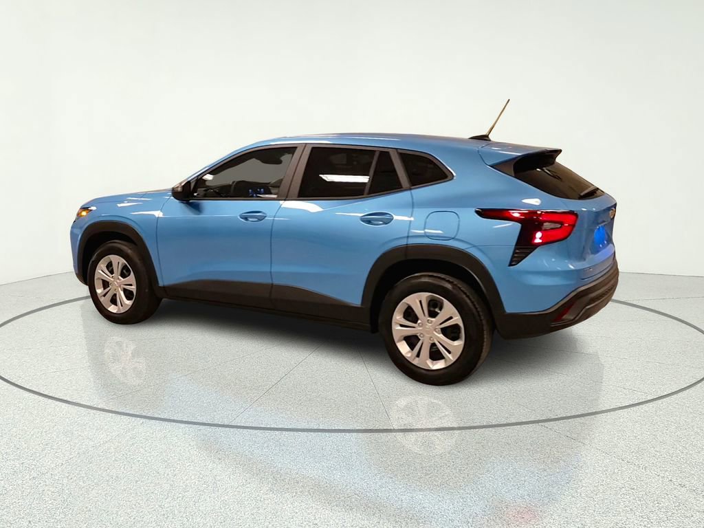 Used 2026 Chevrolet Trax LS FWD image 4