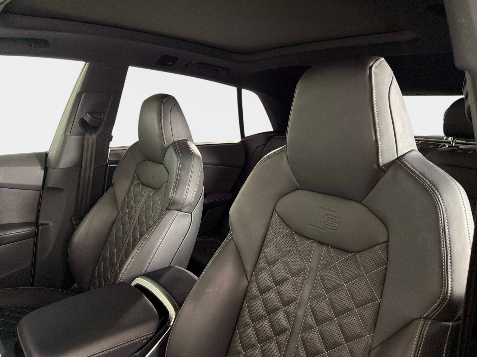 Used 2024 Audi SQ8 Prestige w/ Prestige Package AWD/4WD image 39