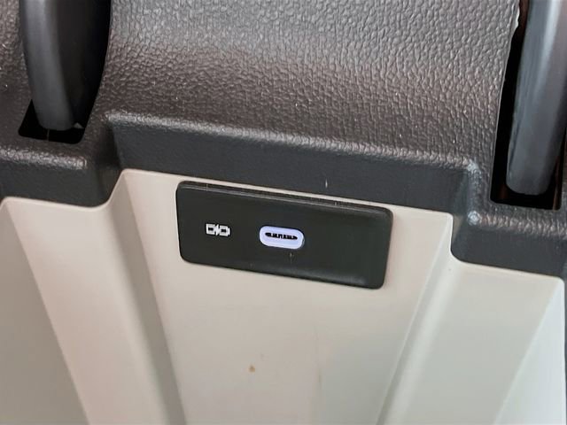 Used 2024 Volkswagen Jetta SE image 32