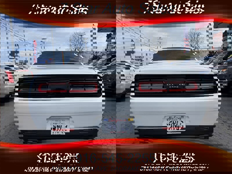 Used 2016 Dodge Challenger SXT w/ Sound Group image 5