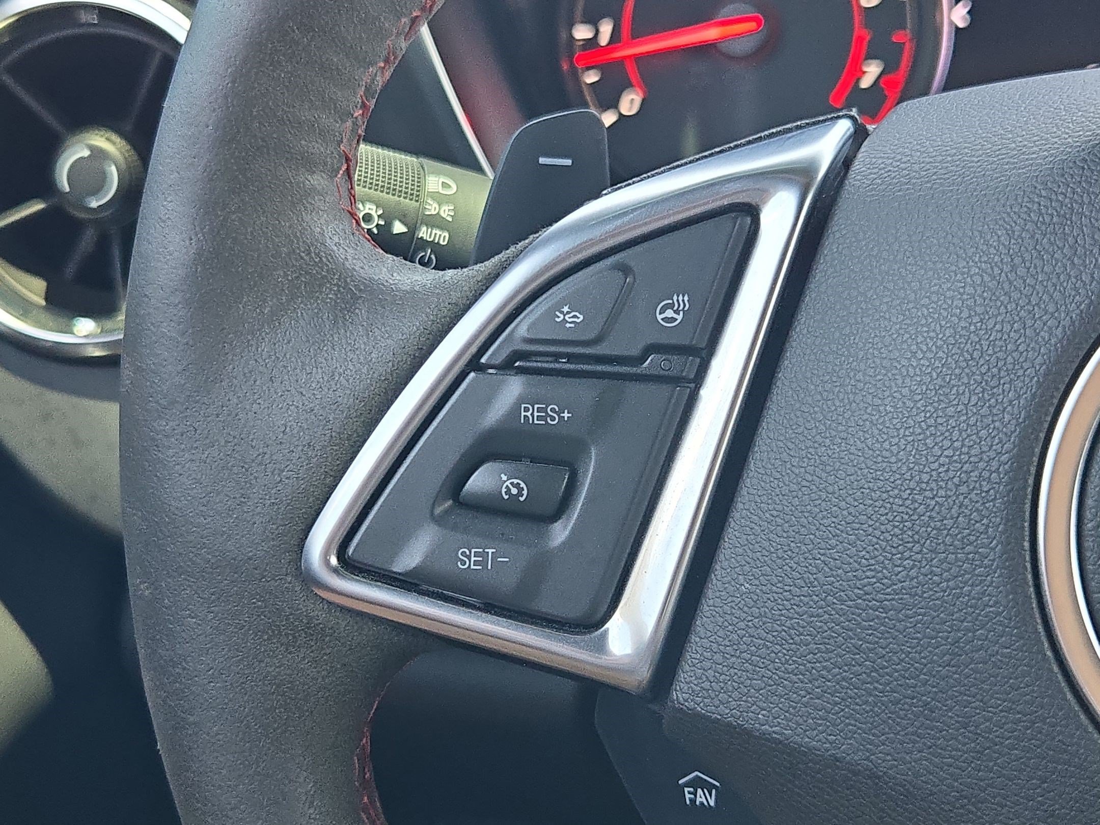 Used 2022 Chevrolet Camaro ZL1 RWD image 17