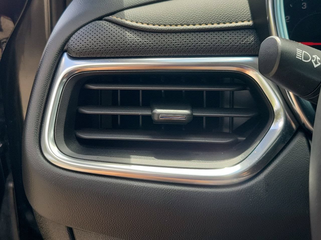 Used 2021 Chevrolet Equinox Premier w/ Redline Edition FWD image 32