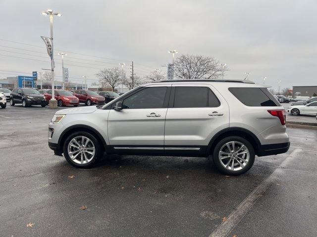 Used 2018 Ford Explorer XLT w/ Equipment Group 202A image 5