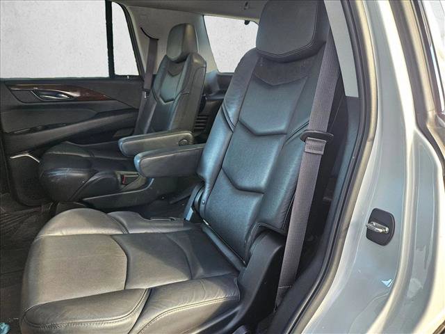 Used 2017 Cadillac Escalade Luxury image 19