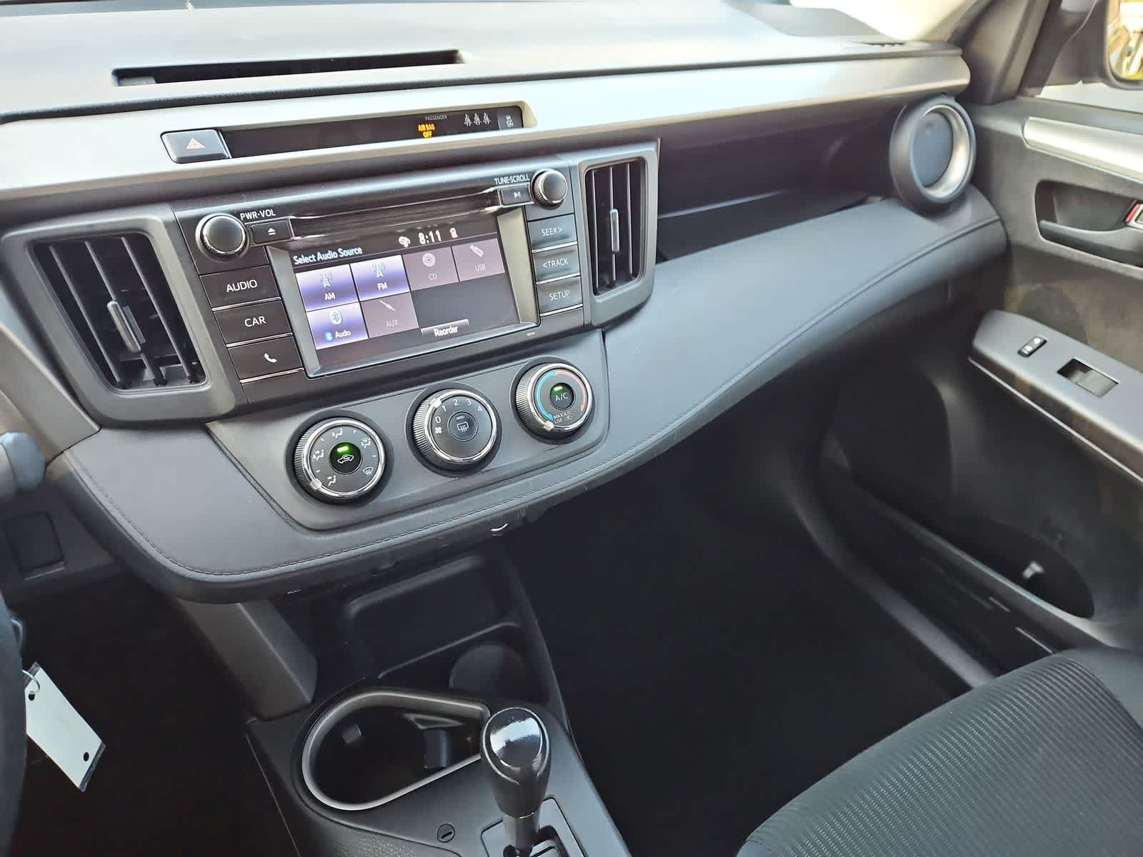Used 2018 Toyota RAV4 LE FWD image 25