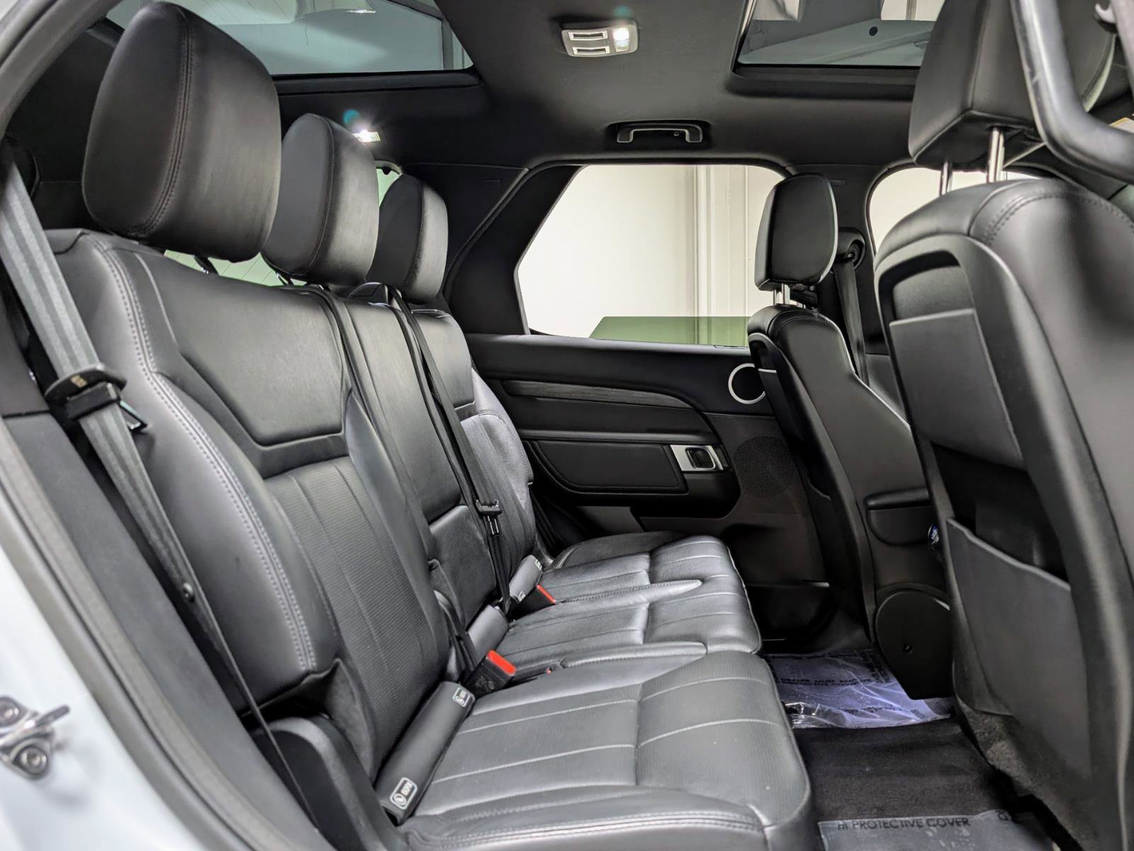 Used 2017 Land Rover Discovery HSE image 25