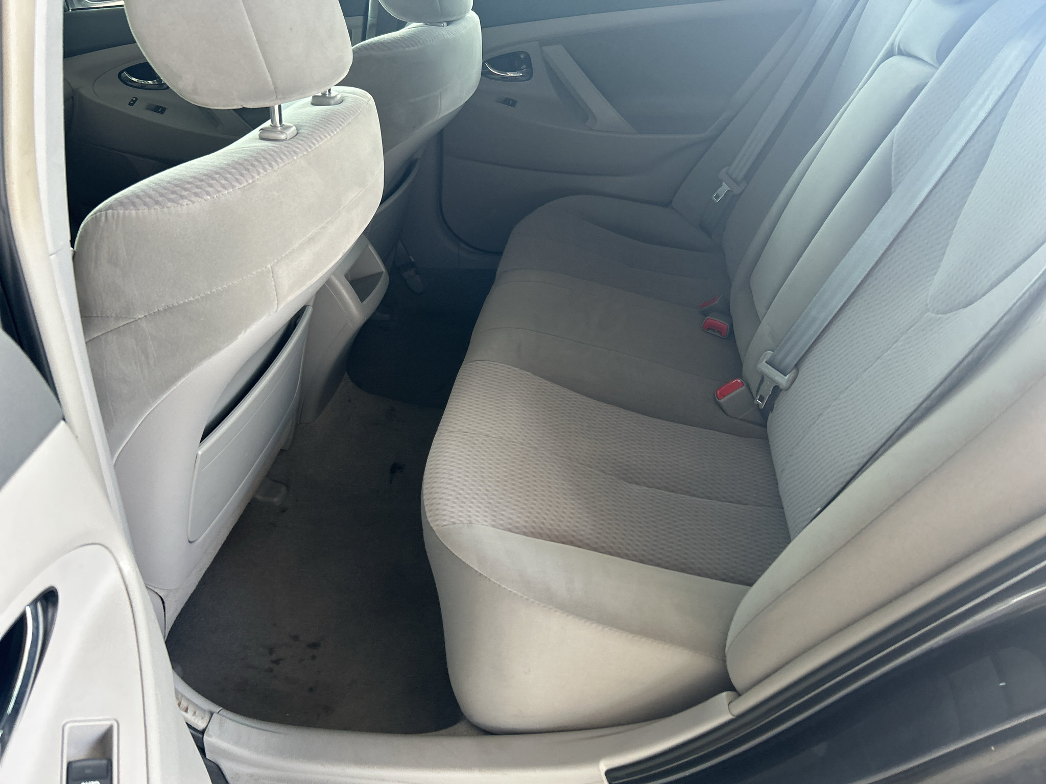 Used 2010 Toyota Camry LE FWD image 15