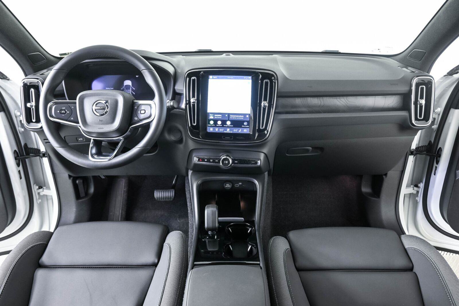 Certified 2024 Volvo C40 Recharge Core w/ Climate Package AWD/4WD image 17