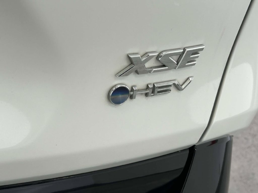 Used 2025 Toyota RAV4 XSE AWD/4WD image 12