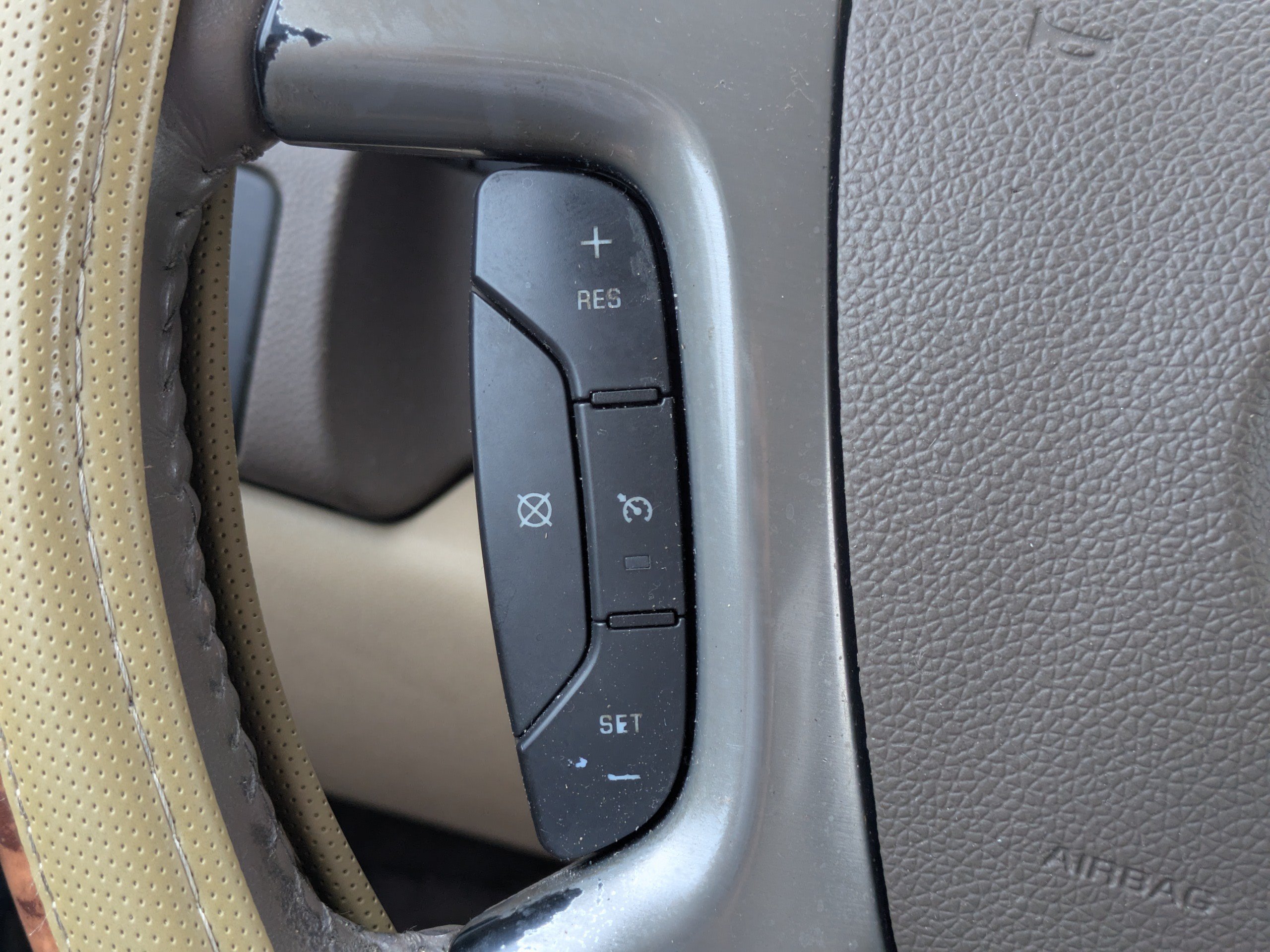 Used 2014 Chevrolet Suburban LT RWD image 24