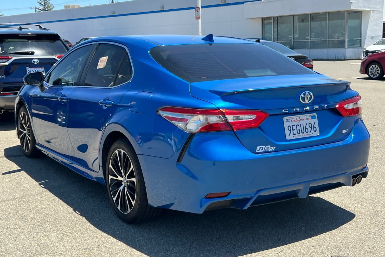 Used 2019 Toyota Camry SE w/ Convenience Package FWD image 6