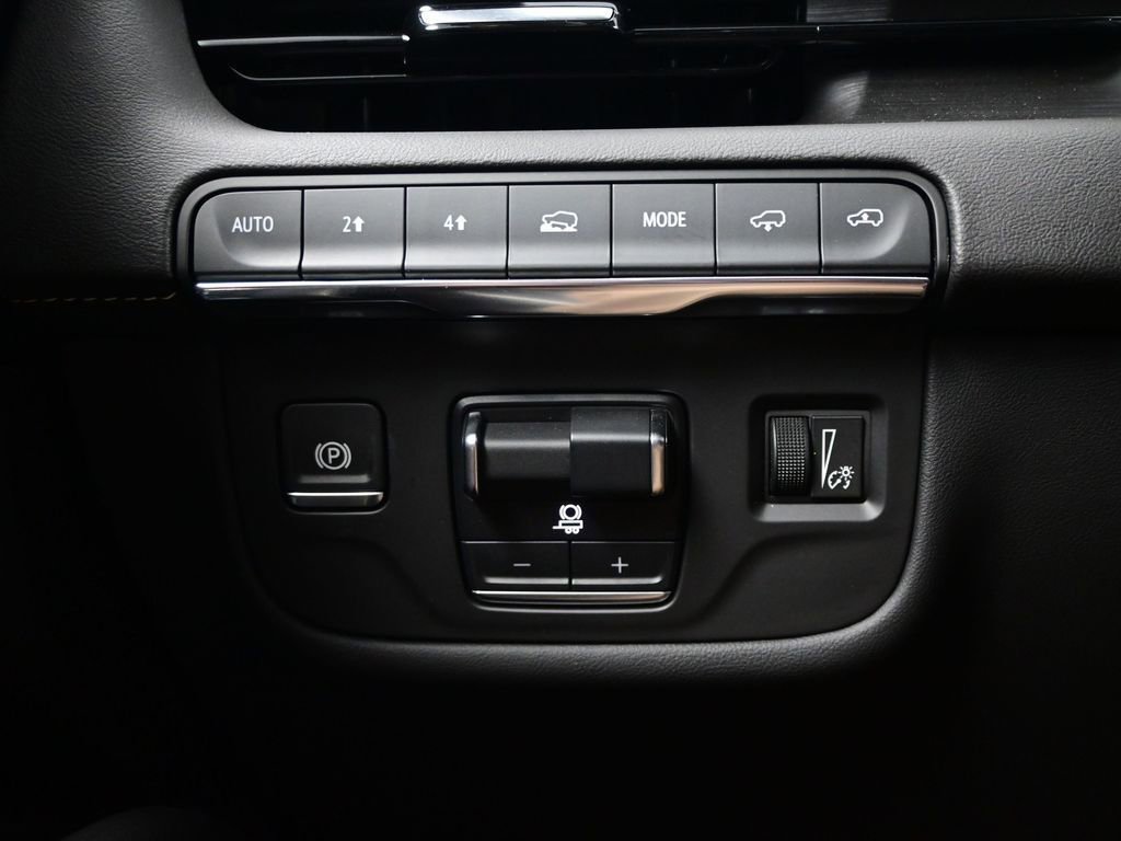 Used 2024 Cadillac Escalade Premium Luxury w/ Performance Package image 19