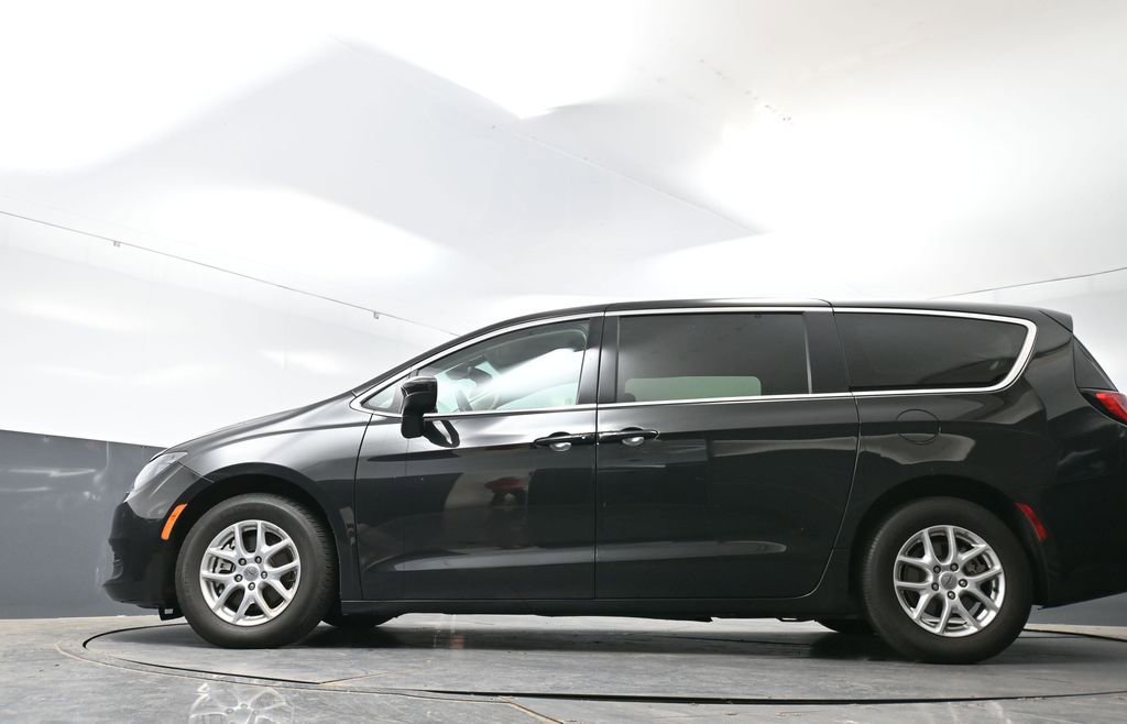 Used 2023 Chrysler Voyager LX FWD image 53