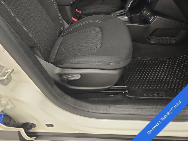 Used 2023 Jeep Renegade Altitude AWD/4WD image 10