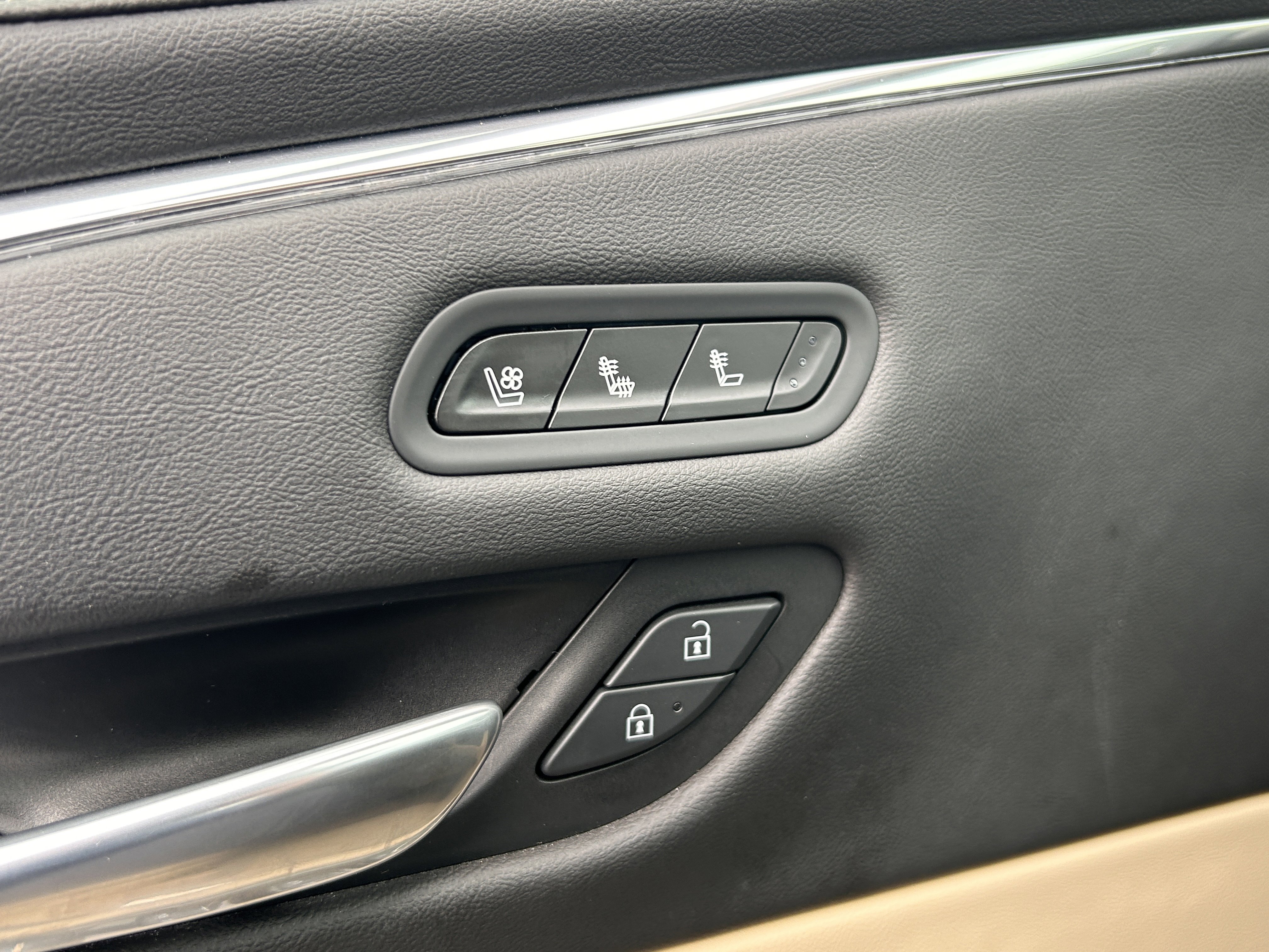 Used 2021 Cadillac Escalade Premium Luxury image 20