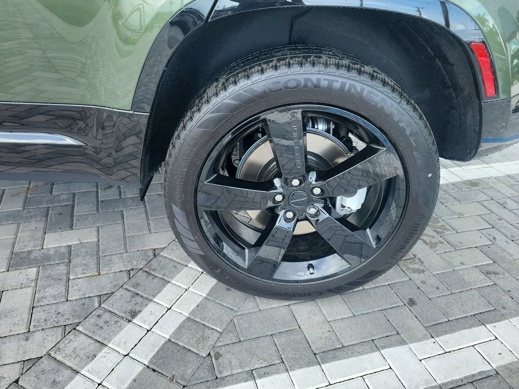 New 2026 Land Rover Defender 110 X-Dynamic SE AWD/4WD image 13