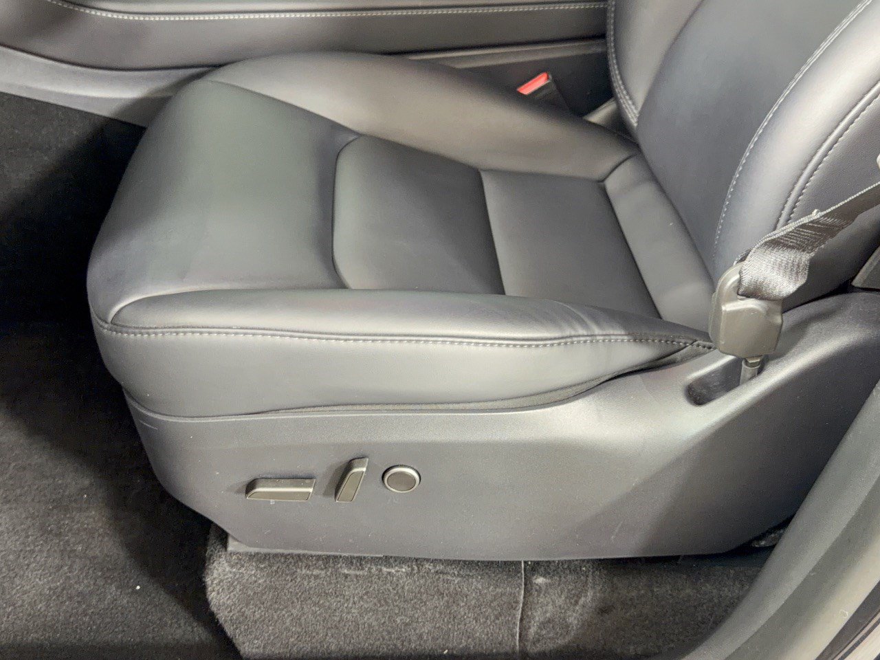 Used 2025 Tesla Model Y Performance AWD/4WD image 16