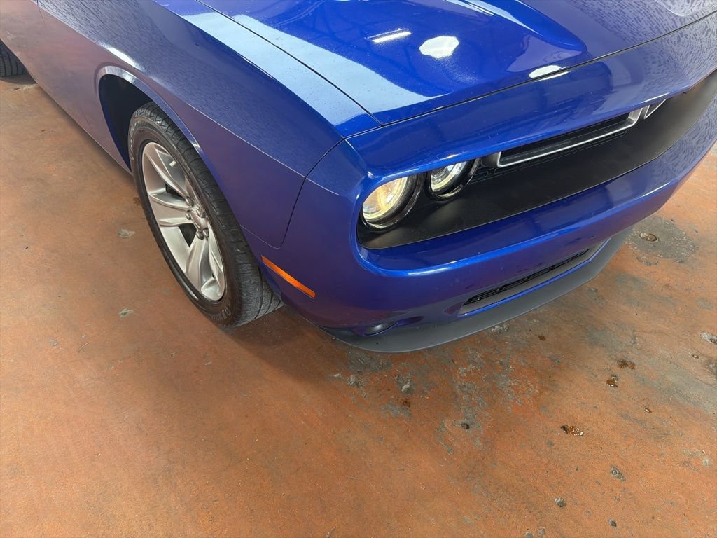Used 2020 Dodge Challenger SXT RWD image 9