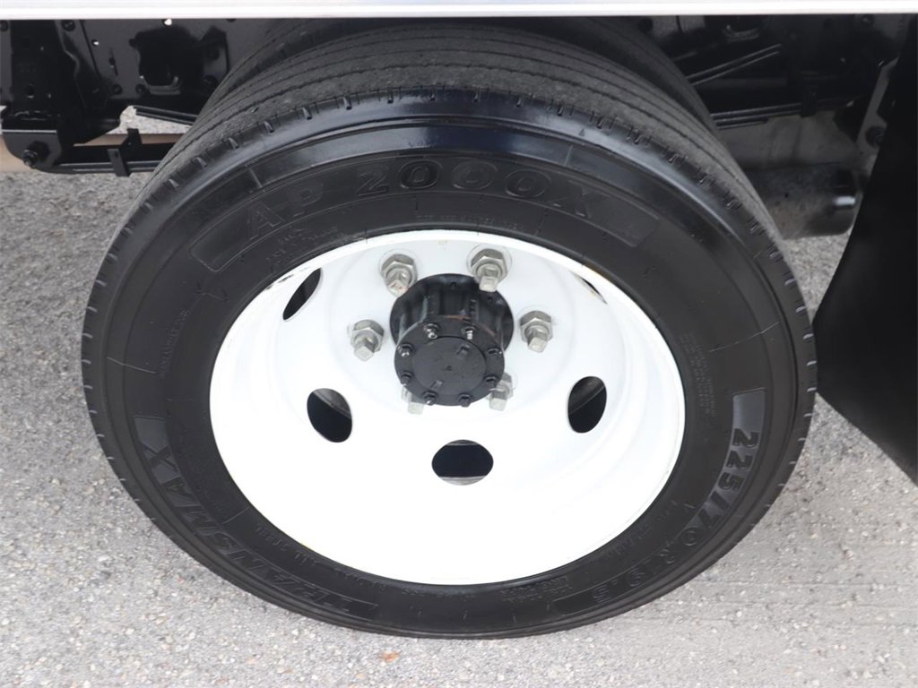 Used 2024 Isuzu NPR image 15