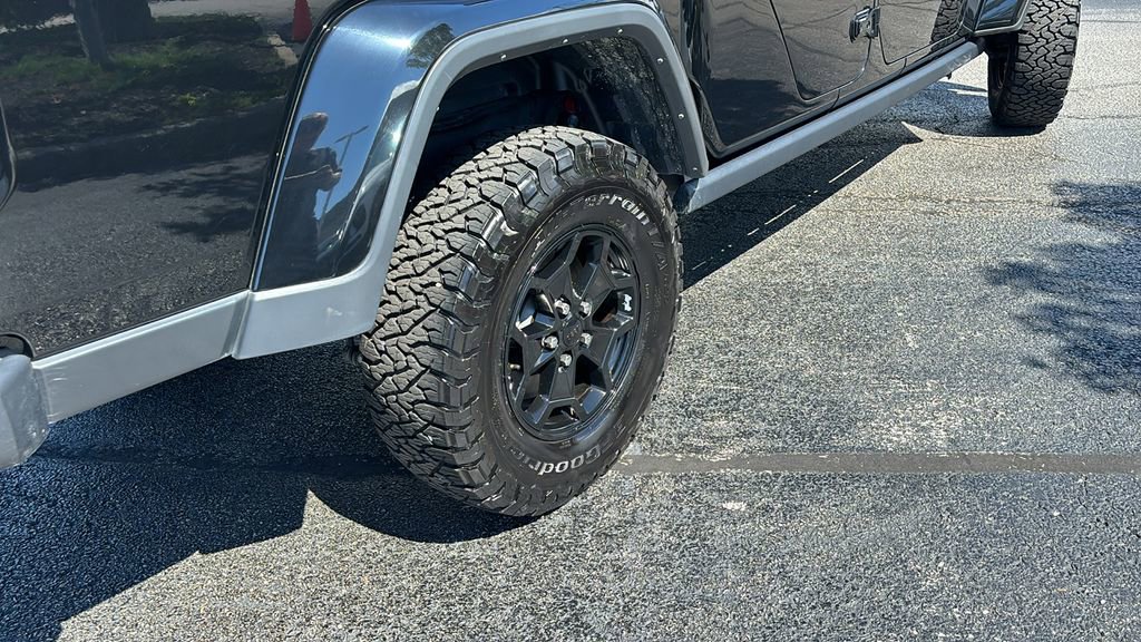 Used 2023 Jeep Gladiator Sport image 8